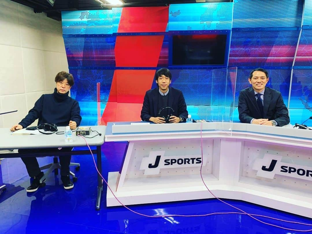 中村憲剛さんのインスタグラム写真 - (中村憲剛Instagram)「:﻿ J SPORTSさんにて、09年5月の日本代表ーチリ戦の解説を実況の西岡さん、ライターの飯尾さんとさせて頂きました。出場した試合を自ら解説するという初の試みでしたが、楽しく話をしながら振り返りました☺️﻿ ﻿ OAはJ SPORTS 2で2月17日(水)22時30分からになります。﻿ ﻿ みなさんありがとうございました😊﻿ ﻿ #JSPORTS さん﻿ #蹴球日本代表監督史﻿ #西岡明彦 さん﻿ #飯尾篤史 さん﻿ #懐かしく楽しかった」2月15日 19時43分 - kengo19801031