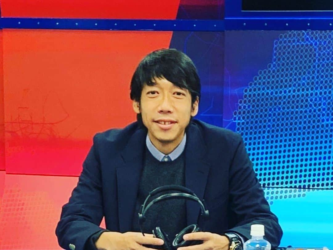 中村憲剛さんのインスタグラム写真 - (中村憲剛Instagram)「:﻿ J SPORTSさんにて、09年5月の日本代表ーチリ戦の解説を実況の西岡さん、ライターの飯尾さんとさせて頂きました。出場した試合を自ら解説するという初の試みでしたが、楽しく話をしながら振り返りました☺️﻿ ﻿ OAはJ SPORTS 2で2月17日(水)22時30分からになります。﻿ ﻿ みなさんありがとうございました😊﻿ ﻿ #JSPORTS さん﻿ #蹴球日本代表監督史﻿ #西岡明彦 さん﻿ #飯尾篤史 さん﻿ #懐かしく楽しかった」2月15日 19時43分 - kengo19801031