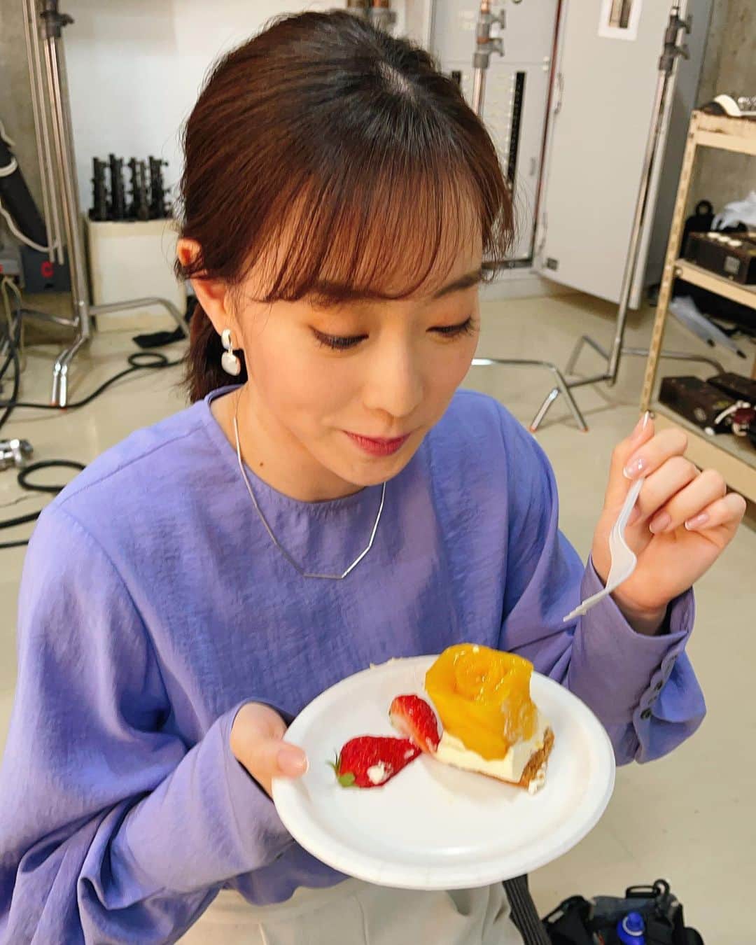 石川佳純さんのインスタグラム写真 - (石川佳純Instagram)「*** 今日はairweave さんの撮影でした📸 エアウィーヴさんのマットレスは、東京オリンピックの選手村にも提供されます。 自分好みの硬さのマットレスが選べて、自分でカスタマイズすることが出来ます❗️  撮影の途中には素敵なétéさんのケーキ🎂を頂きました❣️ とっっても美味しかったです🥰💗 #airweave #été」2月15日 19時54分 - kasumi.ishikawa_official