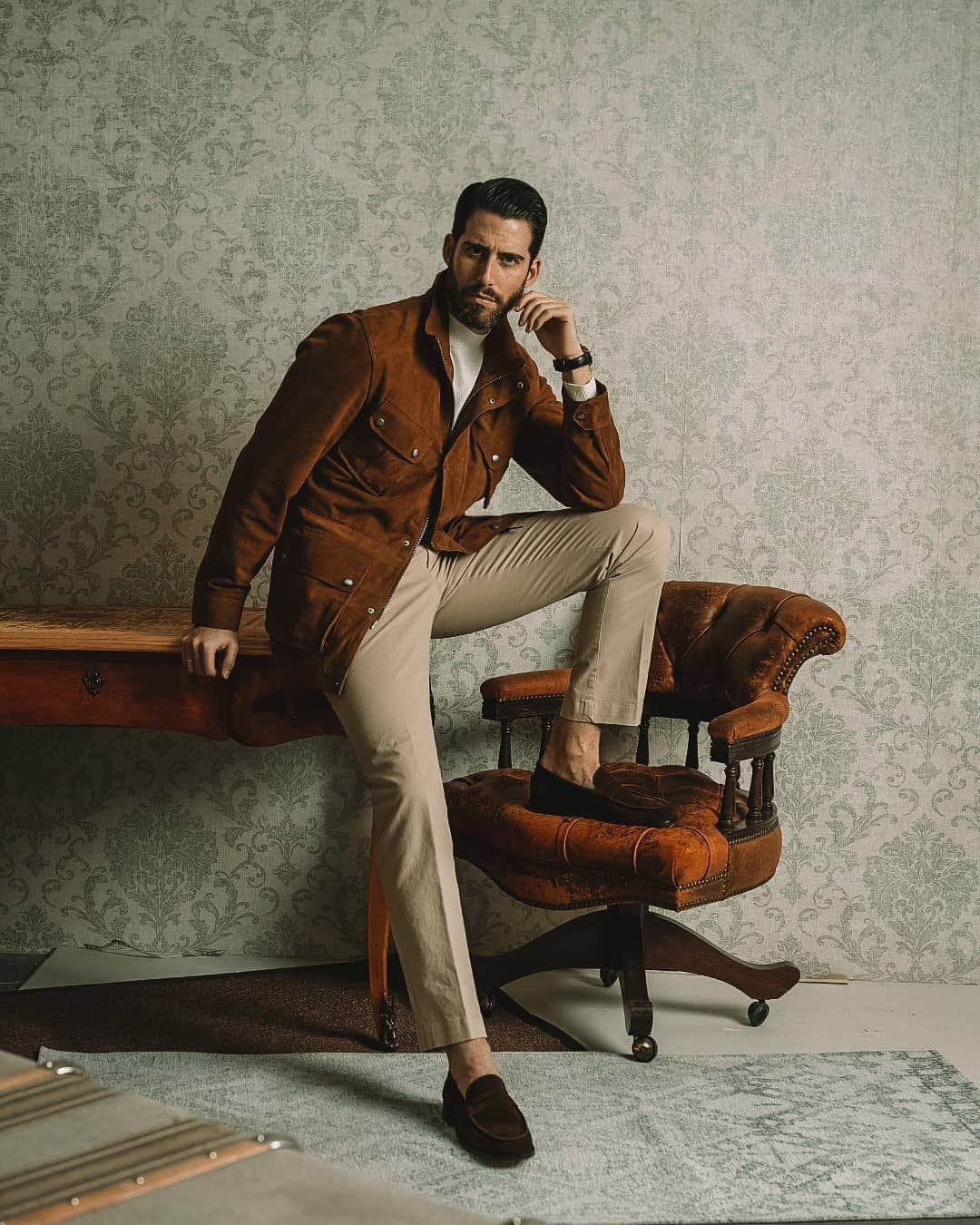 ハケットのインスタグラム：「Ready to start the week in style? Do as @carlos_domord and pair our suede field jacket with our signature chinos. Shop this and more at the link in our bio #STAYHackett」