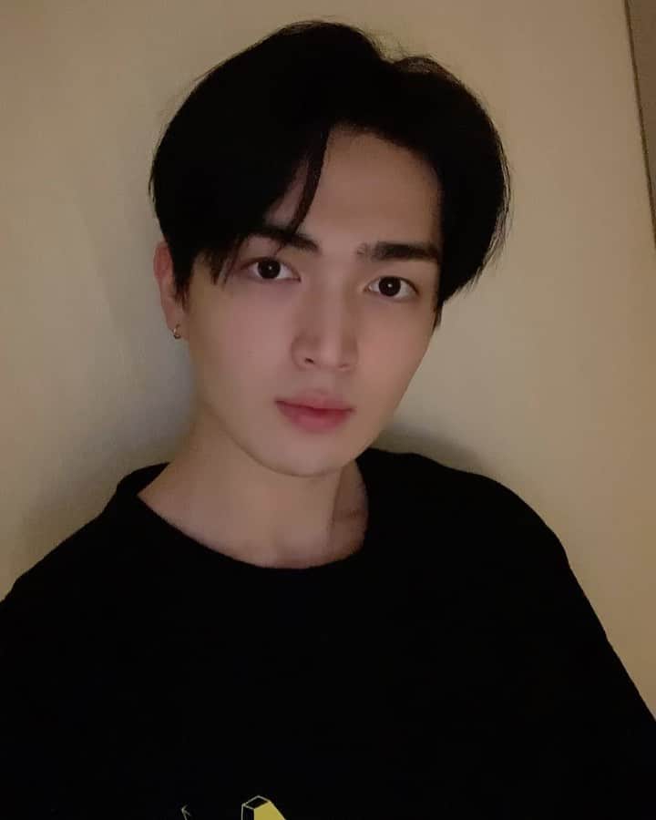 UP10TIONのインスタグラム：「월요병도 이겨낸 허니텐 여러분! 쵝오! #up10tion #규진 #gyujin」