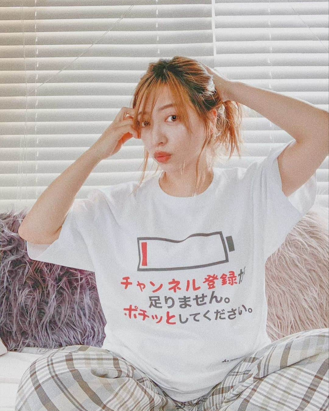 和希詩織のインスタグラム：「▶️👕✨👀オリジナル作ってみた😎笑 . . . こんな簡単にオリジナルのTシャツ作れるなんて🤭 なんて素晴らしい時代なのか❣️ イッチャク( @itchaku )で簡単に作ったよ🙆‍♀️ テンプレートもあるから 新しいお遊びだね✨ . . オシャレTシャツにするか迷ったけど笑笑 . . . 私のYouTubeチャンネルのオリジナルTシャツでっせ✌️笑 心を込めて文字に込めました😎笑 って事で #チャンネル登録お願いします 笑 . . . . プレゼント企画しようかな？🤔 和希による和希のYouTube応援してくれる村人募集📣✨😆 . . . . . #イッチャク #オリジナルTシャツ #オリジナルプリント #オリジナルデザイン #PR #ゆーちゅーぶ #チャンネル登録 #プレゼント企画」