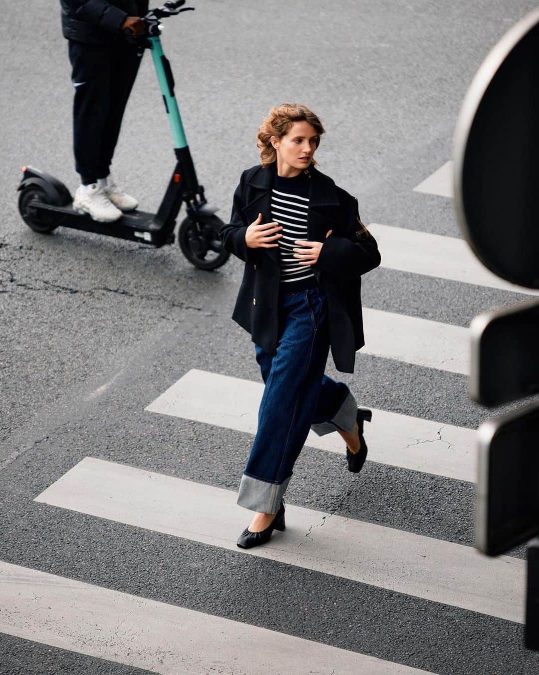 Taki Tanakaのインスタグラム：「ＰＡＴＯＵ  #可愛いパトゥ 人気のデニム #入荷 #patou @iza_official  #instorenow  SHOPIZA.com  #repost @patou ・・・ A parfaite wardrobe signed Patou!   Les Essentiels Patou, shot from the windows of Patou offices by photographer The Bardos.  #Patou @GuillaumeMarcDamienHenry #LesFillesEnPatou #Essentials #StreetStyle #Paris #Love @the_bardos  #izastagram」