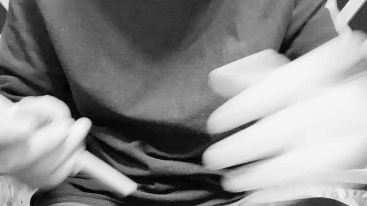 こーいちのインスタグラム：「俺はスタジオで1人の時にスティック落として拾う時。  #何とも言えない気持ちになる時」