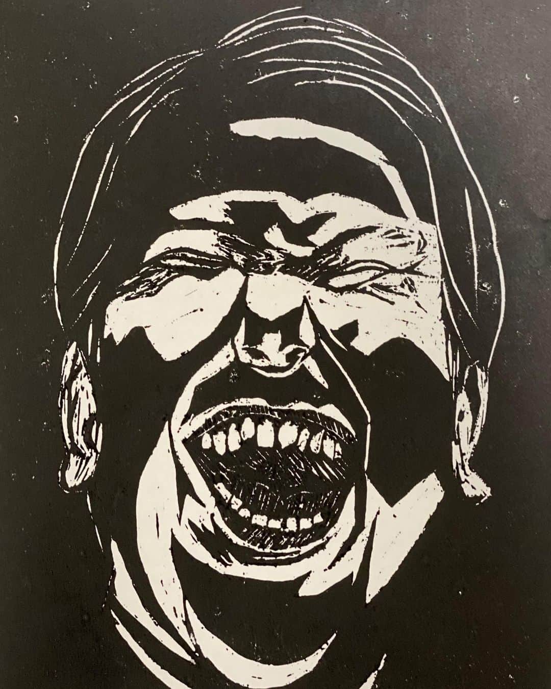 屋敷裕政のインスタグラム：「レインボーのジャンボを版画にしました。  #版画好きと繋がりたい #マスクのデザインを版画でいかがですか？って言われて真っ先に思いついたのがジャンボでした #版画彫って5ヶ月以上経つけど全然マスクできひん #いつか発売されたらみなさん宜しくお願いします  #ジャンボは大食いYouTubeやってます #1人版画リレー #ヤシキ版画 #レインボー #ジャンボ」
