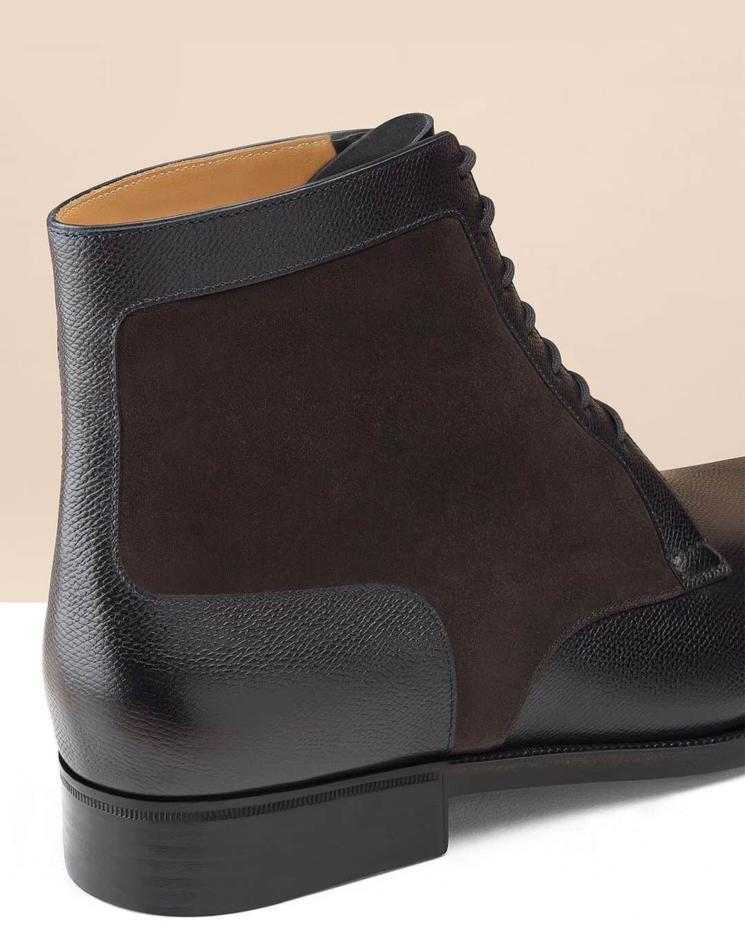 ジョンロブのインスタグラム：「Honouring time-tested bootmaking skills, the Parisian bespoke atelier brings the traditional pegged construction into modernity with the introduction of the bi-material masterpiece “Bottillon Adresse”. . #johnlobbbespoke #johnlobb」