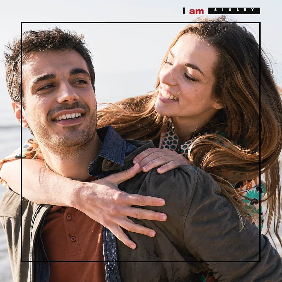 シスレーのインスタグラム：「Take one, lights, camera... Action! We choose to be in the right place at the right time. Because with passions you can never go wrong. We're @aurora_ruffino_officialpage and @giasau. We're actors.  #IAmSisley」