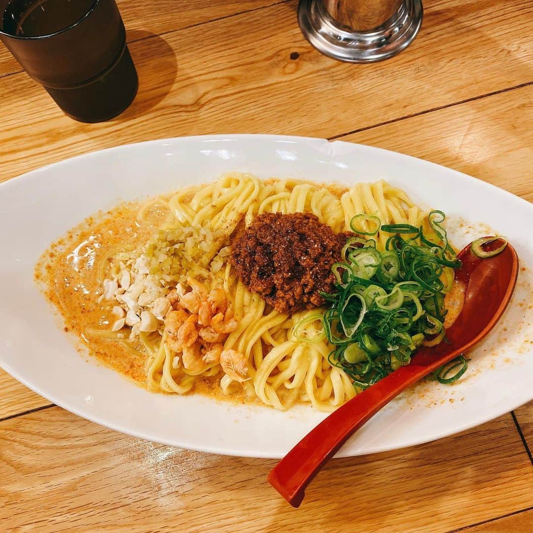 葉山カナのインスタグラム：「東京きて初めて坦々麺屋さんいった🍜」