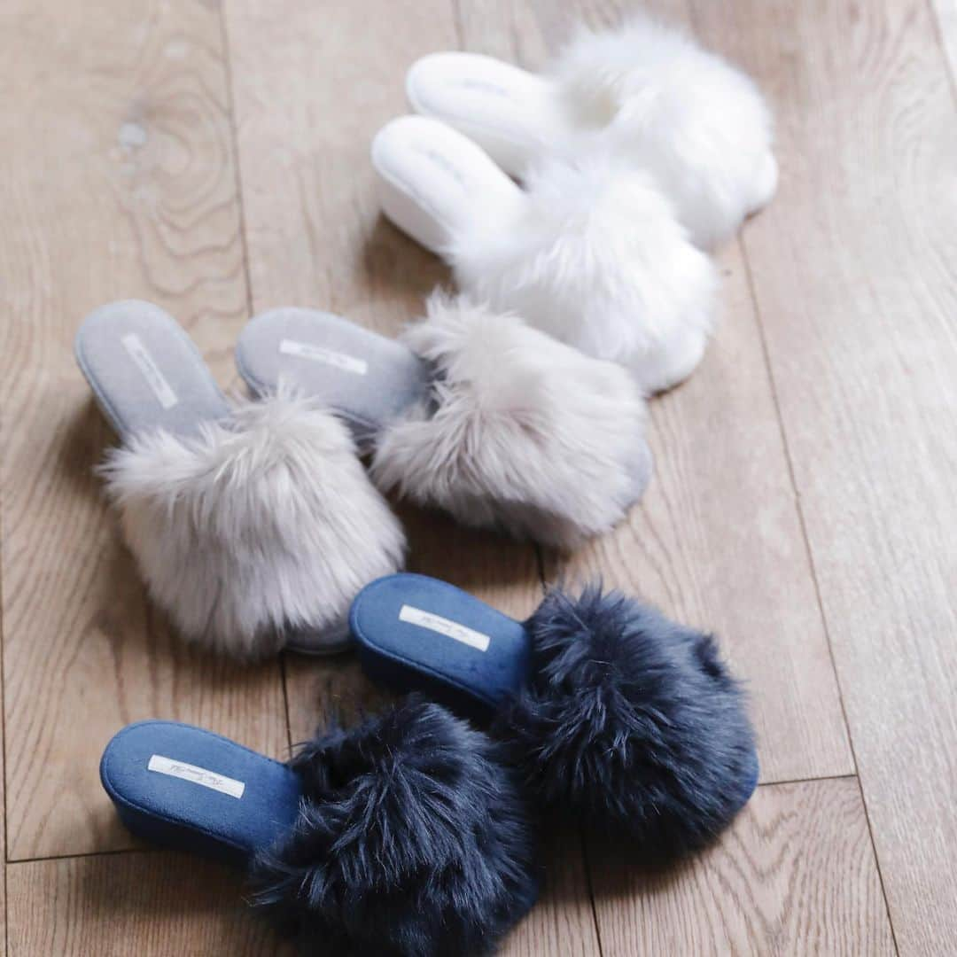 Priv. Spoons Clubさんのインスタグラム写真 - (Priv. Spoons ClubInstagram)「RE STOCK﻿ ﻿ ・LOVINGLY SLIPPERS﻿ ・PILE CLUB SLIPPERS ﻿ お待たせ致しました。﻿ 本日よりラヴィングリースリッパ、パイルクラブスリッパの﻿ 先行予約販売を受付致します。﻿ ﻿ 生産数に限りがある為、お待たせする機会も多い﻿ PSCのスリッパシリーズ。﻿ ﻿ お早めのお買い求めをオススメ致します。﻿ ﻿ -----------------﻿ ﻿ 【Home Sweet Home】 バレンタイン&ホワイトデーフェア  期間：2/5(FRI.)〜3/14(SUN.)  ▪️限定オリジナルメッセージカード お気に⼊りの写真にメッセージを添えられるメッセージカード  ▪️PSC限定ギフトセットアイテム PSC GIFT SELECTIONをご購入の方は通常¥500のGIFTKITが無料  ▪️ラッピングリボン FAIR期間中は限定リボン(PINK or BLUE)にてラッピング  ﻿ -----------------﻿ ﻿ ﻿ #privspoonsclub#pajamas#roomwear#lifestyle#staysafe#slippers#プライベートスプーンズクラブ#ライフスタイル#ステイケーション#ホテルステイ#パジャマ#ルームウェア#おうち時間#スリッパ﻿」2月15日 20時19分 - privspoonsclub