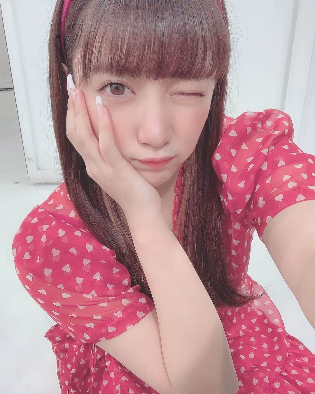のインスタグラム：「生写真 バレンタインver. ° ° #アイドル #生写真 #バレンタイン #ワンピース #バレンタインコーデ  #撮影」
