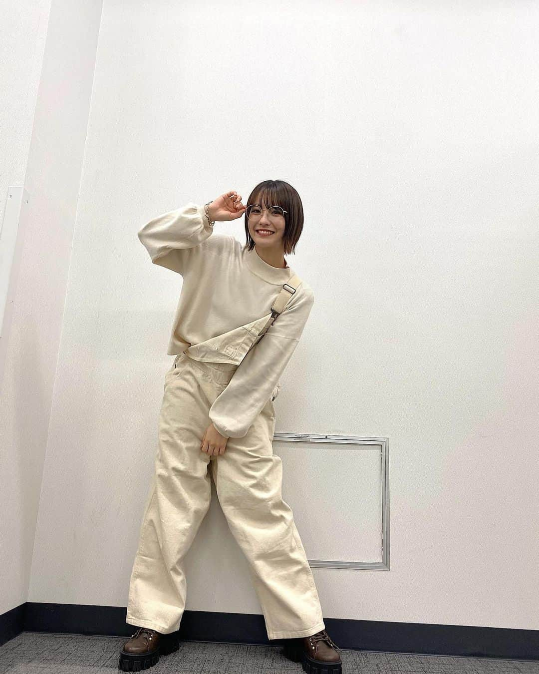 小嶋花梨さんのインスタグラム写真 - (小嶋花梨Instagram)「昨日の私服🏷﻿ ﻿ ﻿ #オーバーオール #タートルネック #メガネ﻿ #PENNEYS #FREAKSSTORE #PAGEBOY﻿ #moussy ﻿ ﻿」2月15日 20時26分 - nmb_kojima_48