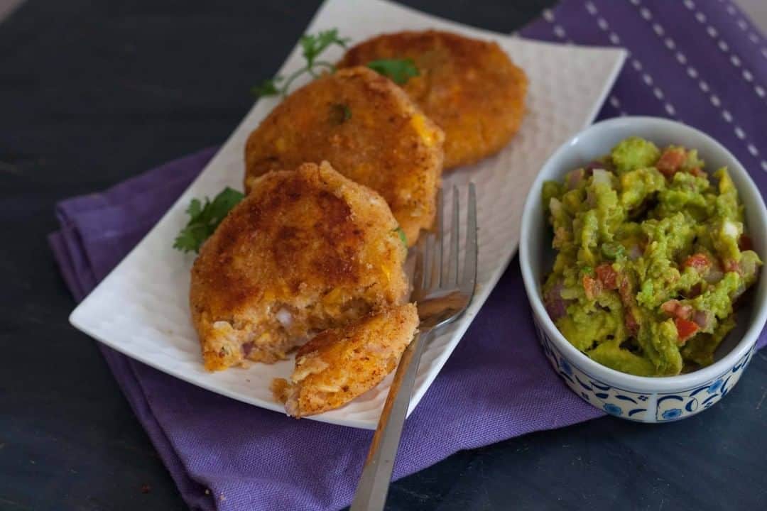 Archana's Kitchenさんのインスタグラム写真 - (Archana's KitchenInstagram)「This Corn Cakes is a delicious tea-time snack made with corn and mozzarella, served with guacamole. Do give this recipe a try and tell me how you liked it :) Search for the recipe “Corn Cakes Recipe With Mozzarella and Avocado Salsa” in our app. Link to the app in the bio @archanaskitchen  . . . . . . #recipes #easyrecipes #snacks #teatime #teatimesnacks #patty #archanaskitchen #cheesecake #strawberry #strawberryrecipes #Strawberrycheesecake #nobakecheesecake #healthyeating #highprotein #eatfit #cooking #food #healthyrecipes #foodphotography #recipeoftheday #comfortfood #deliciousfood #delicious #instayum #food #tandoori」2月15日 20時30分 - archanaskitchen