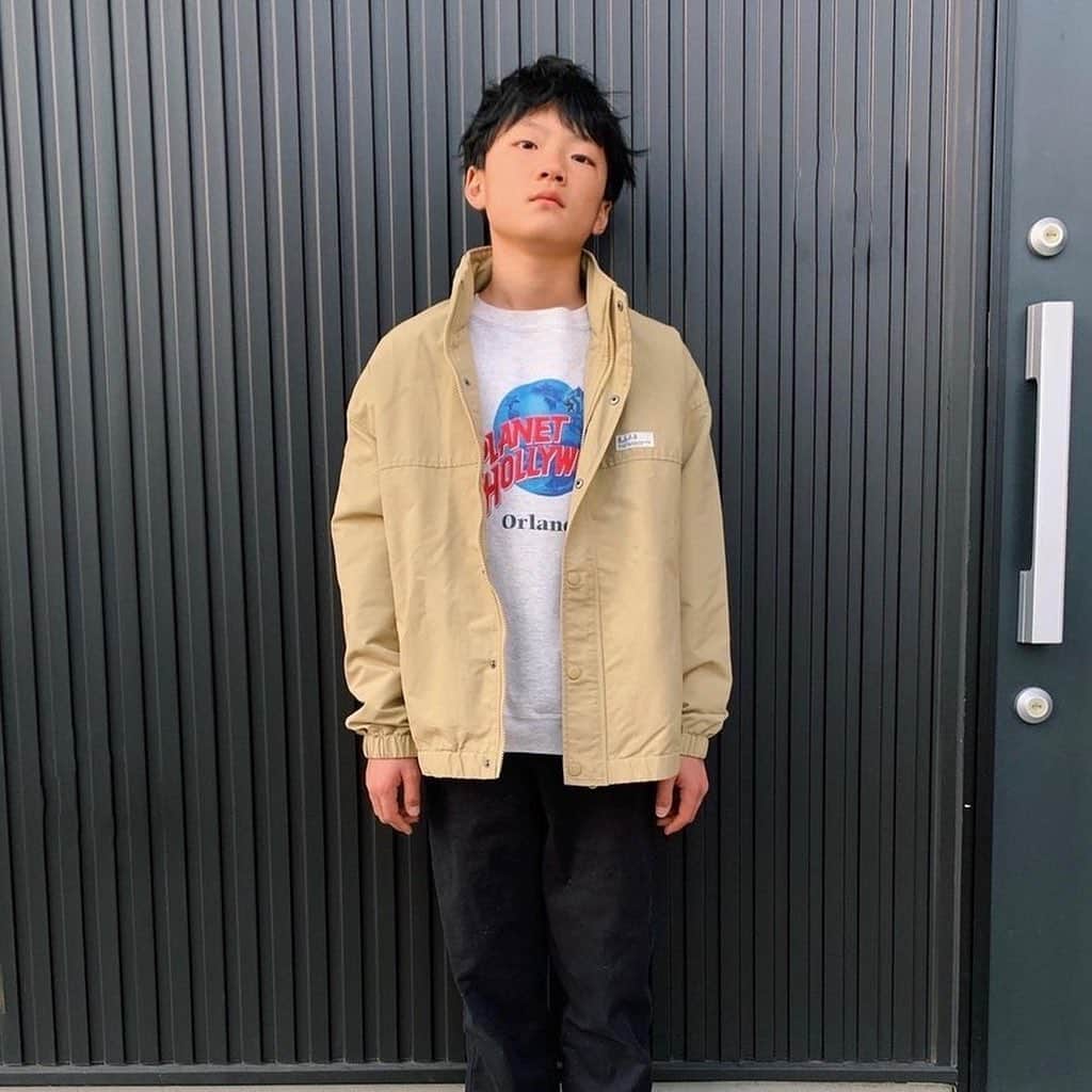 GLAZOSのインスタグラム：「. . ＼pick up items／ . . @aaaiii579171122 様. 👑ナイロンタスラン・裏メッシュマウンテンパーカー . . @rikugaku0106 様. 👑エステルツイル・センタープレスパンツ . . @r.y.623 様. 👑 抗菌防臭袖ラインバックプリント長袖Tシャツ . . . #repost #ありがとうございます！ カッコ良く着ていただきありがとうございます！✨☺️ . . #glazos #kidsfashion #kids #kidsootd #kids #kidscoordinate #男の子 #子供服 #wear #小学生男子 #小学生 #ジュニア服 #中学生コーデ #トレーナー #シンプルコーデ  #春服コーデ #春服」