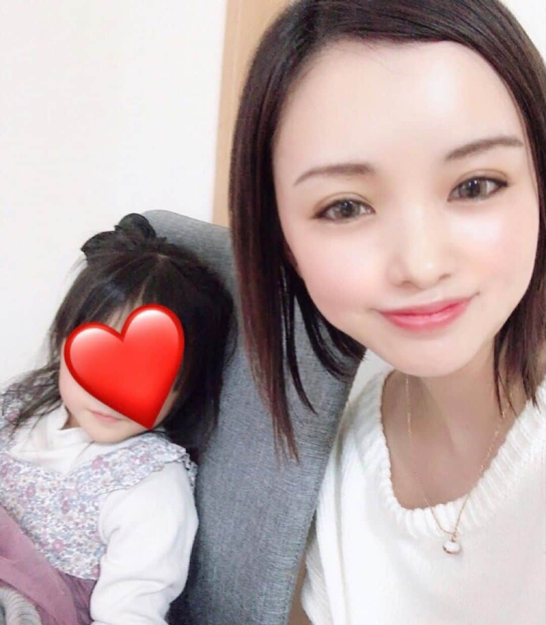 ゆうかさんのインスタグラム写真 - (ゆうかInstagram)「@nativecamp の英会話にTeddy🧸が登場したので、娘も飽きずに楽しんでます☺️💕💕 . やっぱりくまちゃんすっごく可愛いから、またやるまたやる！ が止まらないです。 おしゃべり楽しかった証拠だね✌️❤️ . 今娘は年少さんで、ひらがなとアルファベット書くのを練習してます☺️💕 . しゃべるのは、挨拶とか簡単な日常会話✨ . 子供から大人まで教材も用意されてるから、レベルにあった内容ができるよ〜😊💕💕 . #ネイティブキャンプ は1lessonが5〜25分選べるけど、最近は25分もすごくあっという間に終わる🥺 . 予約できるシステムがあるので、家にいながら習い事行くみたいで良い◎😆❤️ . #ネイティブキャンプ #オンライン英会話 #キッズ英会話 #キッズ英語 #子ども英語学習 #英語ペラペラになりたい  #インスタ英語 #おうち英語 #英語の勉強 #英語学習」2月15日 20時37分 - yuuka_japan