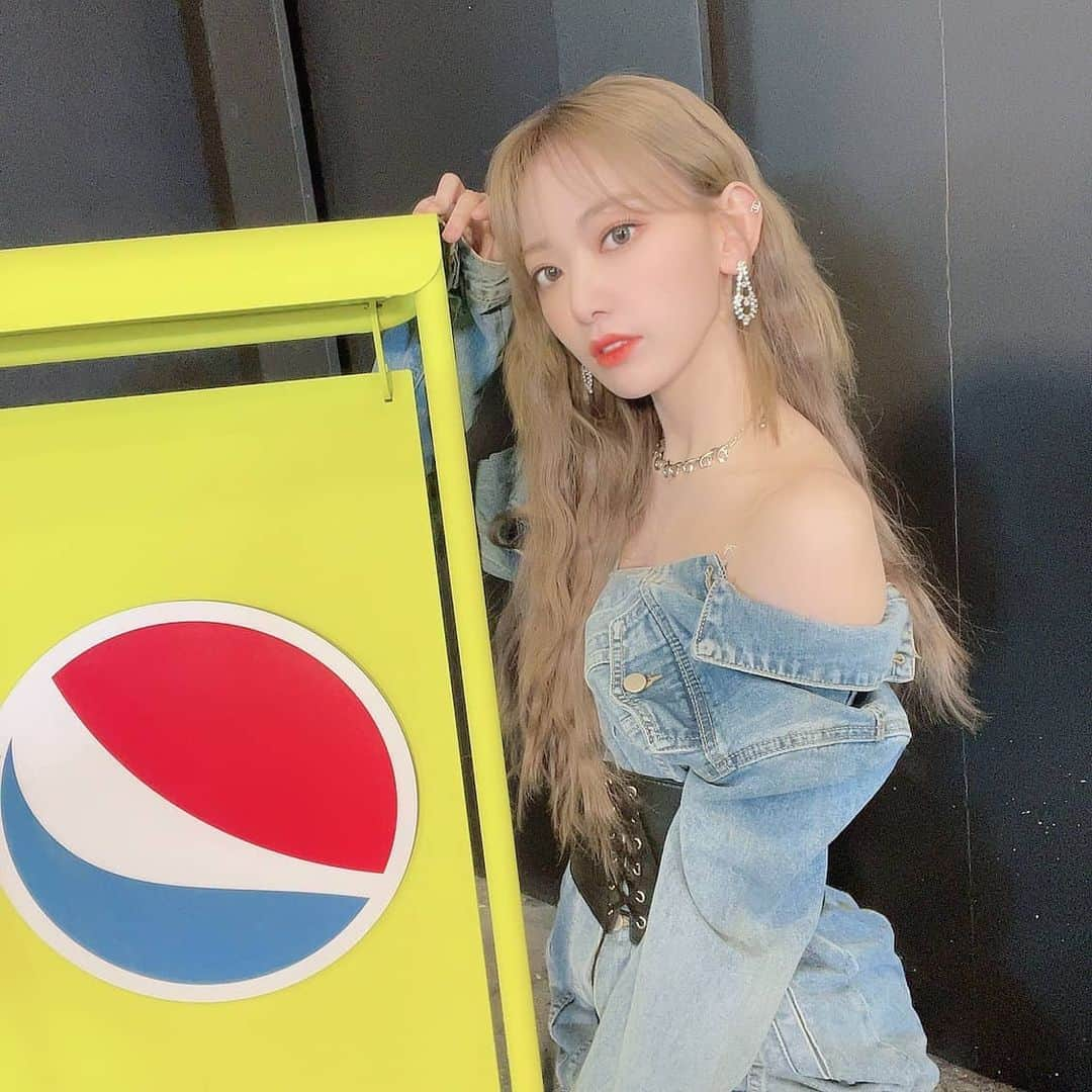 IZ*ONEさんのインスタグラム写真 - (IZ*ONEInstagram)「펩시 제로!!!!!!!!!  Pepsi Zero Sugar!!!!!!!!!  #사쿠라 #さくら #宮脇咲良 #IZONE #아이즈원 #アイズワン」2月15日 20時37分 - official_izone