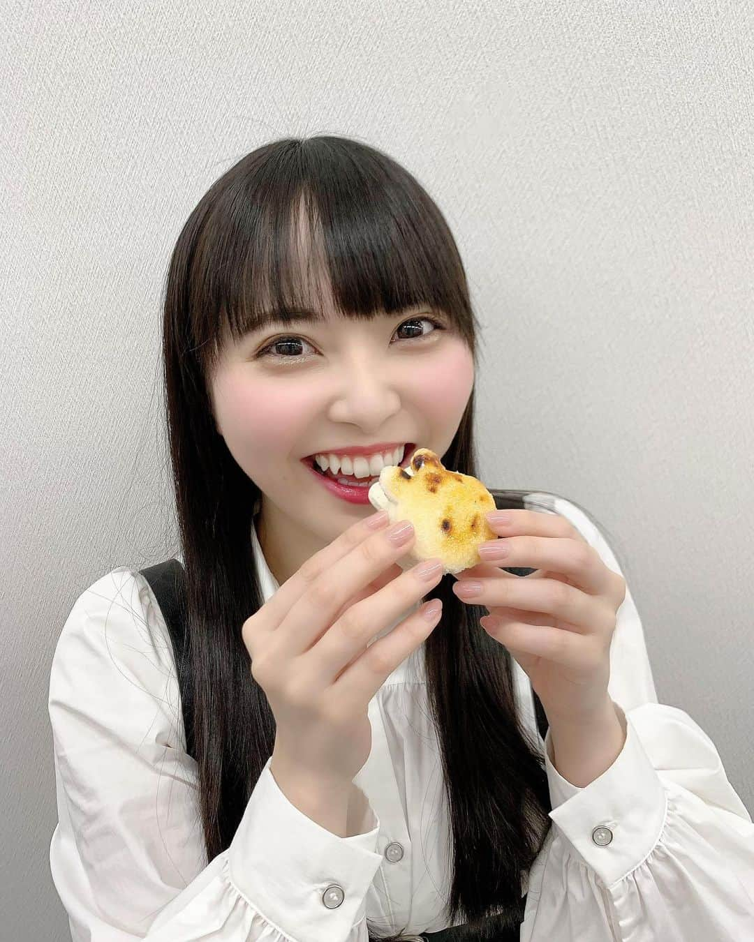 堀詩音さんのインスタグラム写真 - (堀詩音Instagram)「一緒に食べる？🐰  #すこぶる動くうさぎ  #トゥンカロン」2月15日 20時48分 - shion_hori