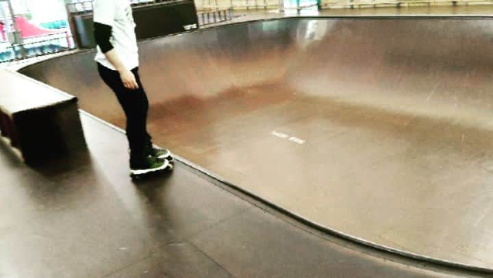 安床エイトのインスタグラム：「Skate session with my sister Anna Yasutoko.    #inlineskate #rollerblading #skateday #eitoyasutoko #miniramp #mini #vert #halfpipe #eight #sesh #funtime #AnnaYasutoko」