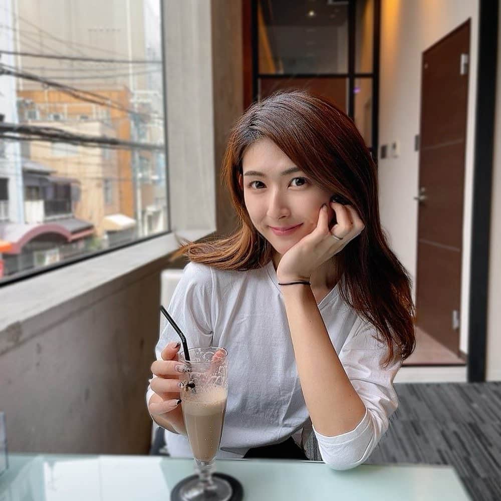 のインスタグラム：「いつもジュース🍹のように飲んでるこれ。 トレーニング後のプロテインなのです🤍  まるでチョコレートドリンク🍫  ここのところ週一でしか行けてないから またなまってきた🥺 夏までにはまた絞るぞーっ🤲  . . . . #traning #gym#personaltraining  #トレーニング#ジム#パーソナル #トレーニング女子 #パーソナルトレーニング  #なんば#北堀江ジム#北堀江パーソナル #姿勢改善 #ストレス発散#ダイエット」