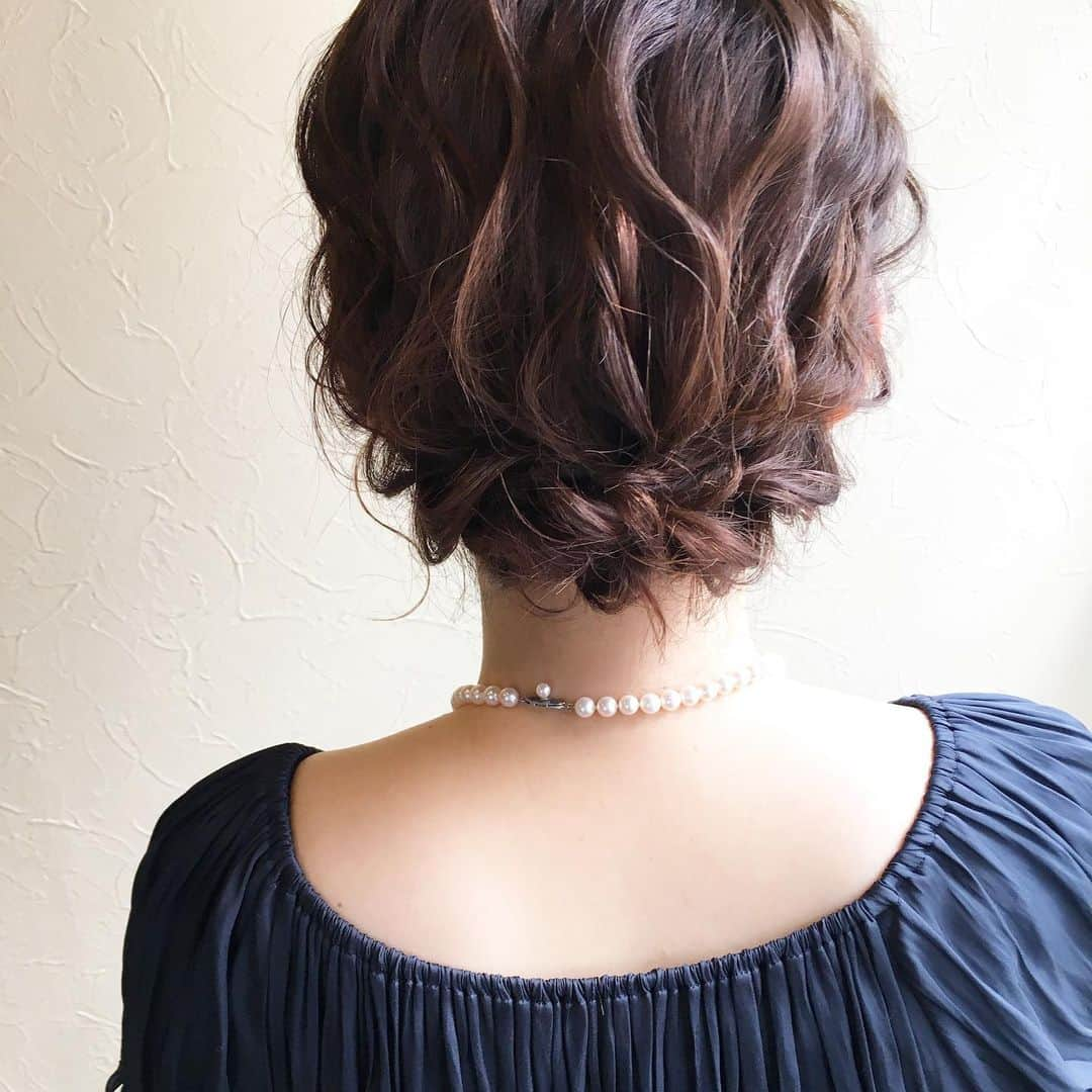 kingmetal23 ヘアアレンジさんのインスタグラム写真 - (kingmetal23 ヘアアレンジInstagram)「こんばんは😊  アレンジ😊  #ヘアアレンジ#美容師 #美容院#神戸#美容室#ロカリ#兵庫#三宮#元町#トアウエスト#栄町#姫路#垂水#三田#西宮#神戸美容室#アントテン#antten#簡単アレンジ#ヘアアレンジ解説 #ヘアアレンジ動画 #簡単ヘアアレンジ #アレンジ動画 #アレンジ解説 #ロカリヘア」2月15日 20時53分 - kingmetal23