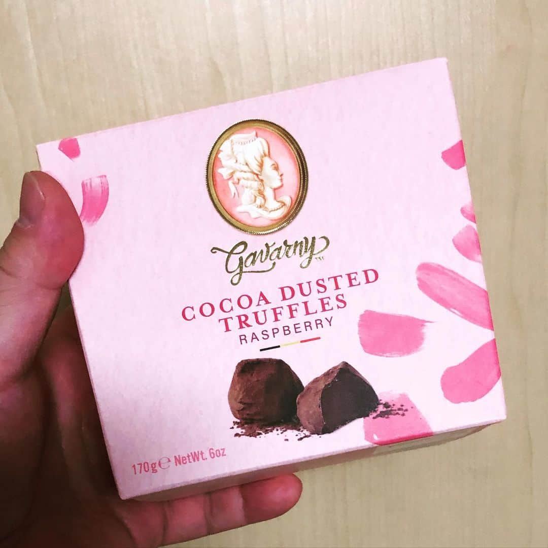 三上市朗のインスタグラム：「こんな世の中だし、もう今年のバレンタインは何もないだろうなーと思っていたら、娘からチョコ貰いました。ありがとう😊そんな娘は今日、高校受験。受かるといいな！ #バレンタイン」