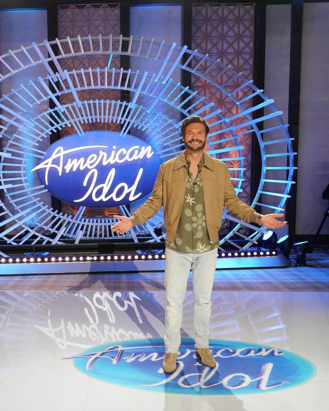ライアン・シークレストのインスタグラム：「Thanks for all the love on premiere night, East Coast! See you next week. Same time, same place! #AmericanIdol」