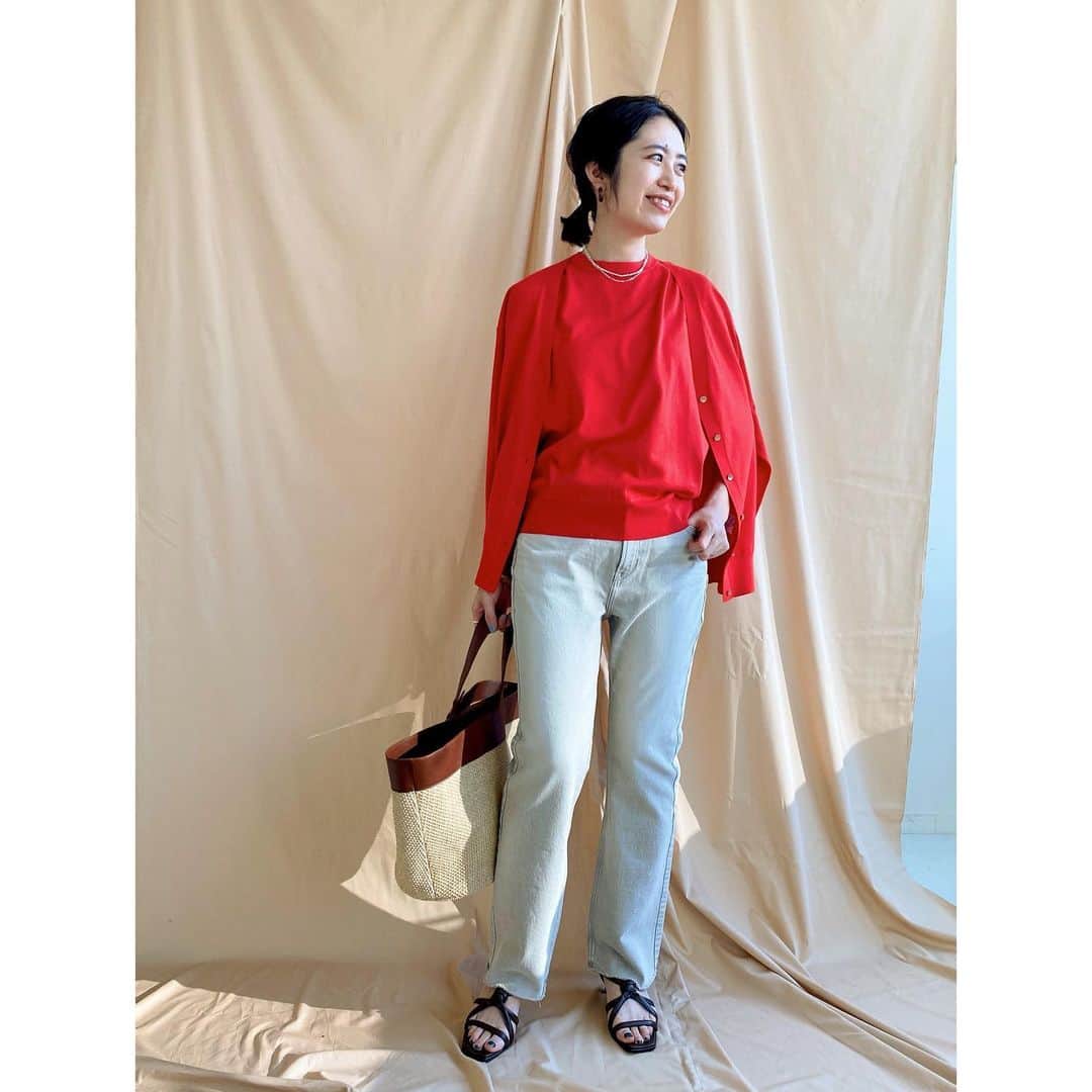 IENAさんのインスタグラム写真 - (IENAInstagram)「PLAYFUL TRAD “Styling ideas”﻿ ﻿ 陽気な色や柄で引き寄せる﻿ 私らしいトラッドスタイル。﻿ ﻿ ﻿ #iena_staff の着こなしアイディアをチェック💡﻿ ﻿ ~~~~~~~~~~~~~﻿ ﻿  ﻿ ﻿ ﻿ ﻿ ﻿ ﻿ ﻿ #iena﻿ #iena_21SS﻿ #PLAYFULTRAD」2月15日 12時08分 - iena_jp