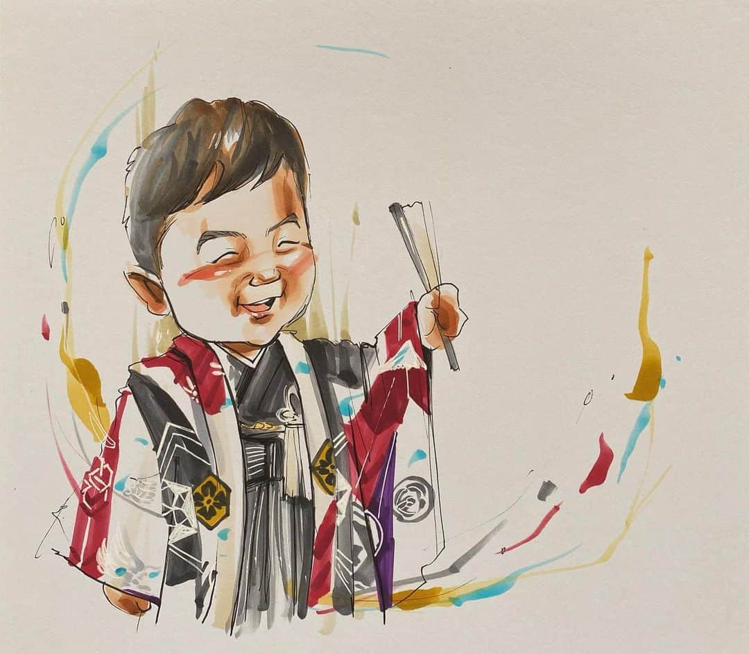 似顔絵★𝗚𝗢𝗥𝗜𝗞𝗜𝗡𝗚のインスタグラム：「. . 同じ方からの二枚目❤️ . . こちらは、 #gorikingの小洒落てみたシリーズ で、 息子さんの七五三姿をー❤️  コロナでお宮参りができず、 着ることのできなかった袴を、 絵の中で実現😭🙏  本当コロナーーーーー😠💢  でも、この絵で笑顔になってくれて良かったです😭💓  以前は逆向きで娘さんも書かせていただいているので合わせて飾ってくれるそうです😭💓💓💓  ご依頼ありがとうございました😭❤️  . . .  ❌❌現在は、予約受付終了してます❌❌ 。 . . .  2020年度ご予約のお客✨ 現在160番までの方へ案内中です🌟✨💕 一巡したので次ご案内するのは後回し組の方です⭐️✨ 再度ご連絡していきます👍 連絡が来る前に、ご都合の良い方はご連絡いただいても大丈夫です🔥 . . .  次回の予約応募は、2020年のご予約分を書き終える予定の 2021年春頃の、、、予定です。 ※あくまでも予定なので前後します🙇‍♀️ . . . .  オーダー再開の際には 人数制限あるため必ず予約ができるわけではございません。 そのことも踏まえた上で 次回ご検討いただけると嬉しいです(^^) . . また、結婚式の使用を考えてくださる方も多いです✨  前々からお伝えしていますが、 基本的に予約順に対応しているため、 近々の納期を希望される方は、 対応できないこともあるので、 あらかじめご了承ください💦 . . . . . ※今回予約が取れた方へ※ . .  写真がまだ用意できてない、入金が遅れそうなど、状況により、順番が前後することもございます‼️ あらかじめご了承ください。 。 . . . また、芸能人、キャラクターのオーダー、パロディ風オーダーはお断りしています。  芸能人については、ご本人様に直接プレゼントなどはOKです。 . . . . . . 💰料金表は過去投稿記事みてね❤💰 . . . . . ➡️ハッシュタグ⇨ goriking117料金表2019⬅️ . . ✨✨✨✨✨✨✨✨✨✨✨✨✨✨✨✨ @by.goriking のアカウントでは、 過去書かせて頂いたお客様方からの、 似顔絵のその後のお写真をいただき、 投稿しております^ - ^❤️❤️ 玄関に飾ってある似顔絵、 渡した瞬間のお写真、 ご本人とのお写真などなど💕 いろんな場面でのお写真お待ちしております^ - ^✨⭐️ . . .  #似顔絵#pencildrawing#drawing#pencil#illust#painting#art#artwork#絵描きさんと繋がりたい#似顔絵師#gorikingの似顔絵屋さん#七五三#袴#着物#kimono#hakama#息子#可愛い#男の子#愛息子#kids#kidsboy#お宮参り#comicart#anime#animeart#comicartist#animejapan#초상화」