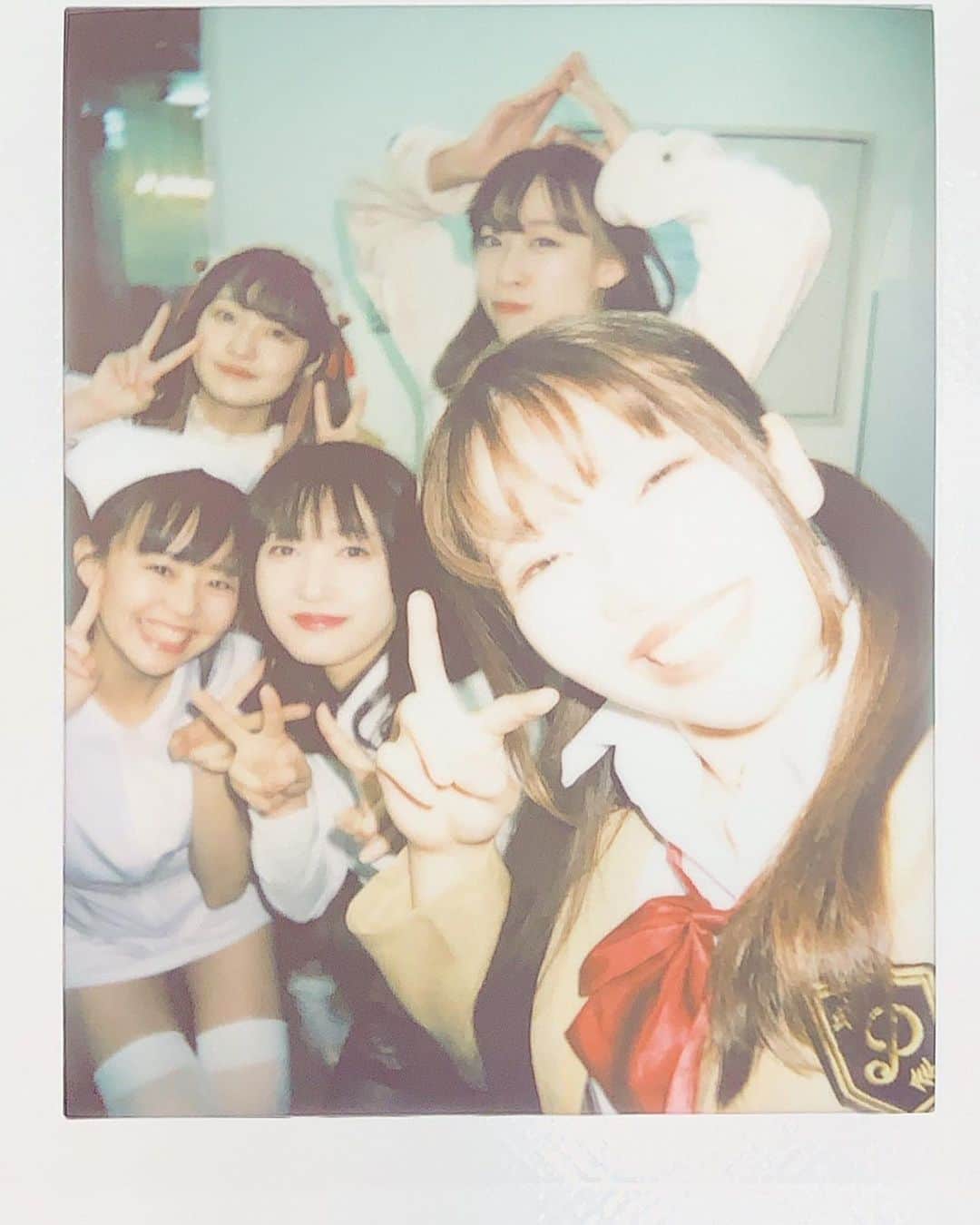 宮島小百合のインスタグラム：「#キ上ピーチ  楽屋も女子ーず 学校みたいだったよ🏫笑💗🍑」