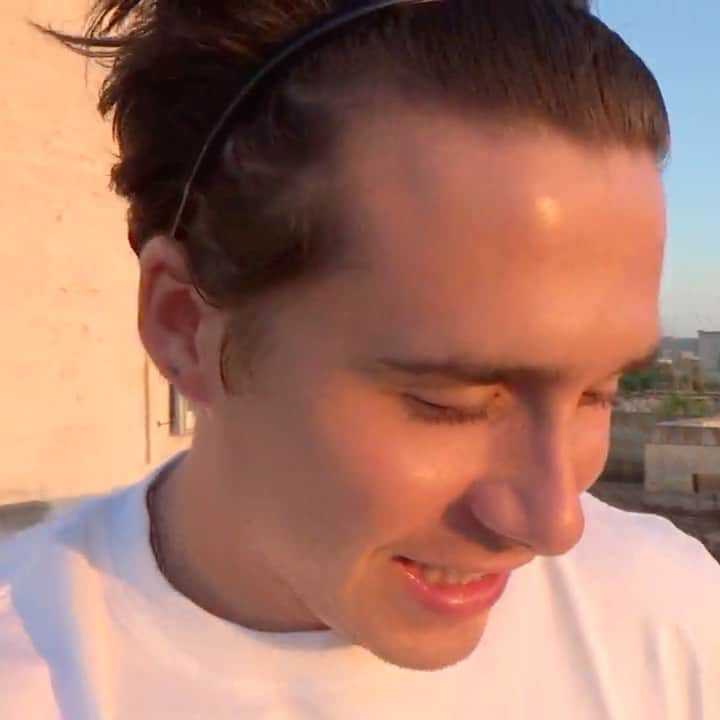 ニコラ・ペルツのインスタグラム：「𝒽𝑜𝓌 𝓁𝓊𝒸𝓀𝓎 𝒶𝓂 𝒾 𝓉𝑜 𝒸𝒶𝓁𝓁 𝓎𝑜𝓊 𝓂𝓎 𝒻𝑜𝓇𝑒𝓋𝑒𝓇 𝓋𝒶𝓁𝑒𝓃𝓉𝒾𝓃𝑒 💖 𝒾 𝓁𝑜𝓋𝑒 𝓎𝑜𝓊 𝓂𝑜𝓇𝑒 𝑒𝓋𝑒𝓇𝓎 𝓂𝒾𝓃𝓊𝓉𝑒」