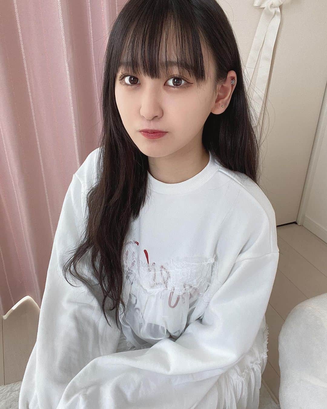 のインスタグラム：「勝たんしかロング！！ ・ ・ #ロング #黒髪ロング #黒髪 #アイドル #ロンT #ロンtコーデ #スウェットワンピース #エクステ #idol」