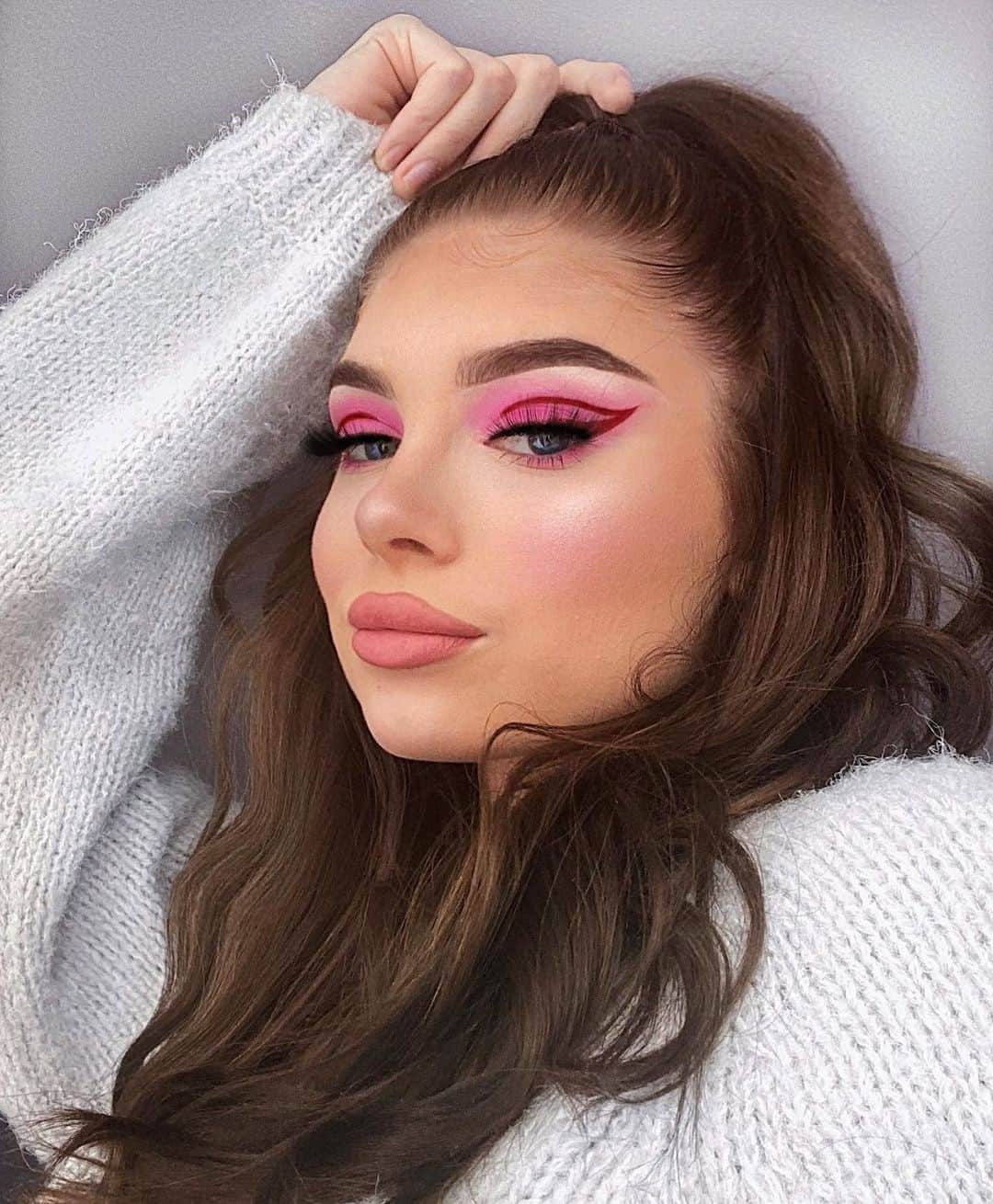Anastasia Beverly Hillsさんのインスタグラム写真 - (Anastasia Beverly HillsInstagram)「PICK ONE - VALENTINE'S DAY EDITION: Which look are you going for? 💖Comfy, cute, and chill 💖Glam and romantic  @chenoamariposa serving up some Valentine's inspo in our Brow Wiz in "Medium Brown," Powder Contouring Palette in "Light," and @NorvinaCosmetics Pro Pigment Palette Vol. 1 💖  #anastasiabeverlyhills #anastasiabrows #norvina #norvinacosmetics」2月15日 12時49分 - anastasiabeverlyhills