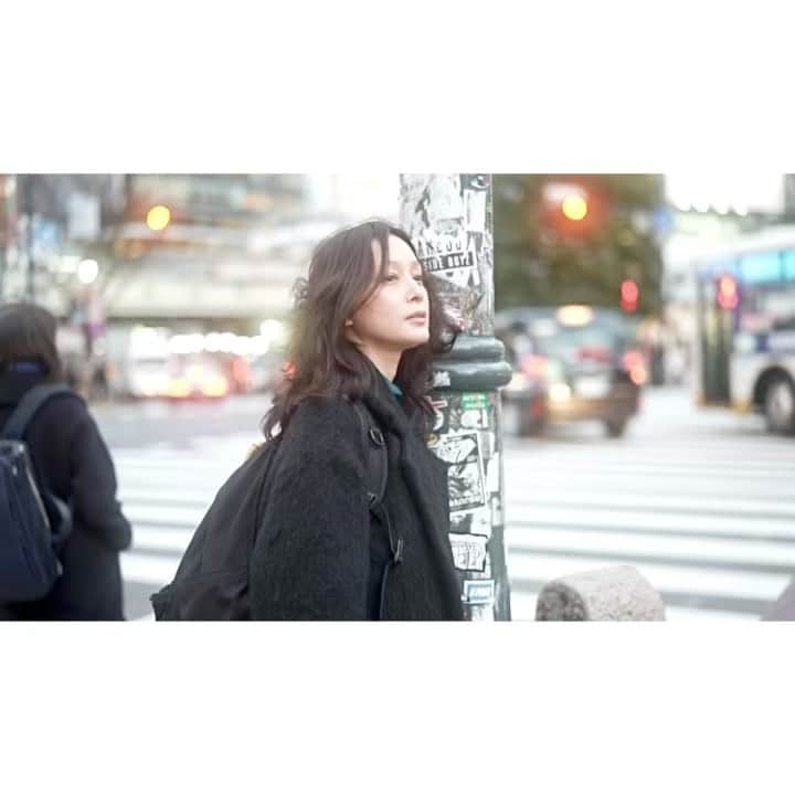 竹中友紀子のインスタグラム：「#作品撮り  テスト撮影のため 魚住さん @seiichi_uozumi と渋谷にて待ち合わせ 直後、そこに立ってみてと言われ、遊びで撮っていただいた動画です メイク前で完全なるどすっぴんですが^^; コロナ禍、夕暮れ時の渋谷にて」