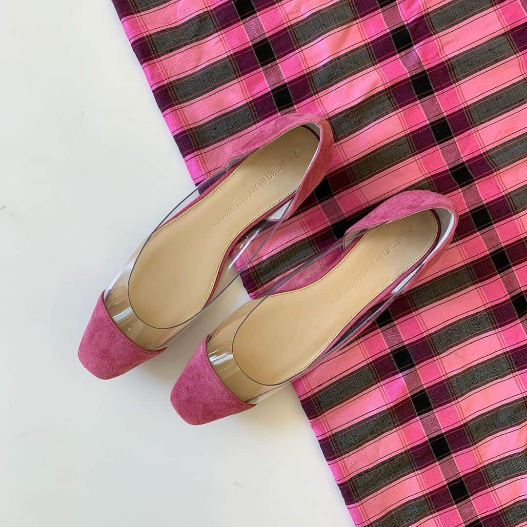 Tsuru by Mariko Oikawaのインスタグラム：「New arrival＊  ピンクカラーでパワーチャージ♪ ラッキーカラーは小物で魅せて◎  Muscari/PINK ¥22,000+tax  #tsuru #tsurubymarikooikawa #2021ss」