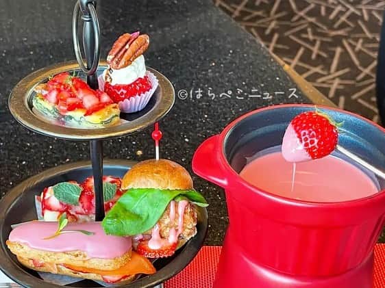 野山苺摘（グルメライター・グルメ探偵）のインスタグラム：「🍓いちごテロ🍓﻿ ﻿ ANAインターコンチネンタルホテル東京﻿ 「MIXX バー＆ラウンジ」﻿ ﻿ 『ストロベリー&ルビーチョコレート フォンデュ』﻿ 3月末までの土日祝限定で開催中❗️﻿ ﻿ 可愛らしいピンクのルビーチョコレートフォンデュ🫕﻿ いちごやピスタチオケーキとルビーチョコレートがベストマッチ！﻿ ﻿ パティシエ体験が出来る「ストロベリーロールケーキ」のデコレーションも！﻿ ﻿ 詳しい実食レポートは↓﻿ https://harapeco.news/mixx-bar-lounge/﻿ ﻿ 🍓🍓🍓🍓🍓🍓🍓🍓🍓🍓🍓🍓🍓🍓🍓﻿ ﻿ #いちご #苺 #イチゴ #いちごテロ ﻿ #飯テロ #食レポ #いちごスイーツ﻿ #グルメライター  #いちごライター﻿ #strawberry #チョコレートフォンデュ﻿ #スイーツ #ピスタチオ #ミックスバーラウンジ﻿ #ANAインターコンチネンタルホテル東京﻿ #いちご集め #🍰 #🍓 #ロールケーキ﻿ #ANA #ストロベリーロールケーキ﻿ #ルビーチョコレート　#溜池山王﻿ #MIXXバーラウンジ #cake #フォンデュ﻿ #ストロベリールビーチョコレートフォンデュ﻿ #いちごフォンデュ #チョコレート  #アフタヌーンティー ﻿ 🍓🍓🍓🍓🍓🍓🍓🍓🍓🍓🍓🍓🍓🍓🍓」