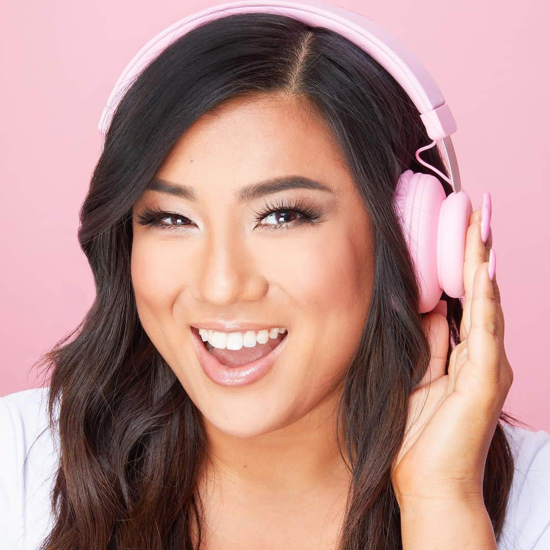 Tarte Cosmeticsさんのインスタグラム写真 - (Tarte CosmeticsInstagram)「Content baby content! @missremiashten SERVINNN' it with our NEW #prettybasicxtarte collab! 🔥 Remi is wearing from the set: ⭐️ everyday eye & cheek palette ⭐️ FREE travel-size lights, camera, lashes 4-in-1 mascara ⭐️ FREE deluxe vegan lip oil Shop now on tarte.com & @ultabeauty $35 USD ($57 USD value)! #crueltyfree #rethinknatural」2月15日 13時03分 - tartecosmetics