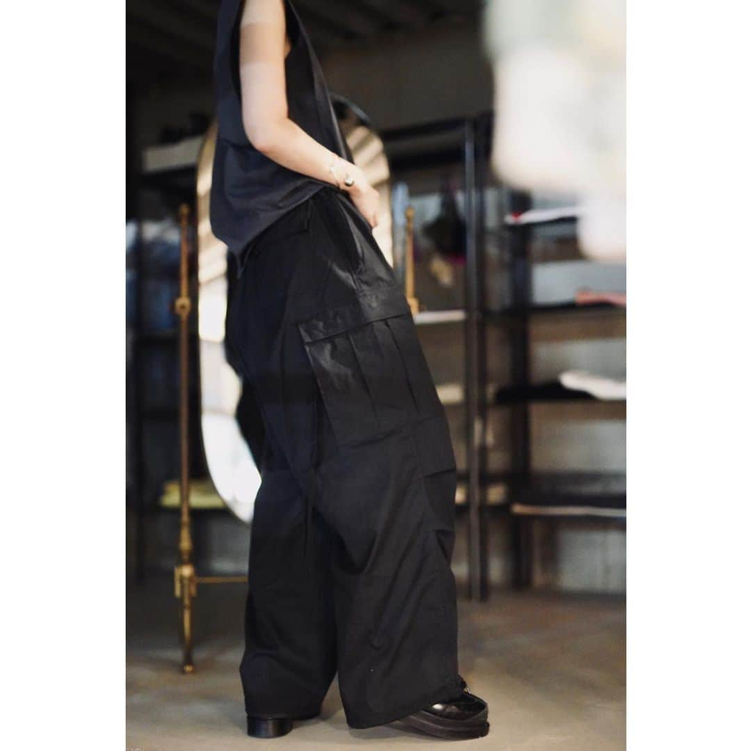 鑑田幸代のインスタグラム：「hyke❤︎ juqui 別注で… M-51 TYPE SHELL PANTS BLACK color作って頂きました❤︎❤︎ . #hyke #juqui」