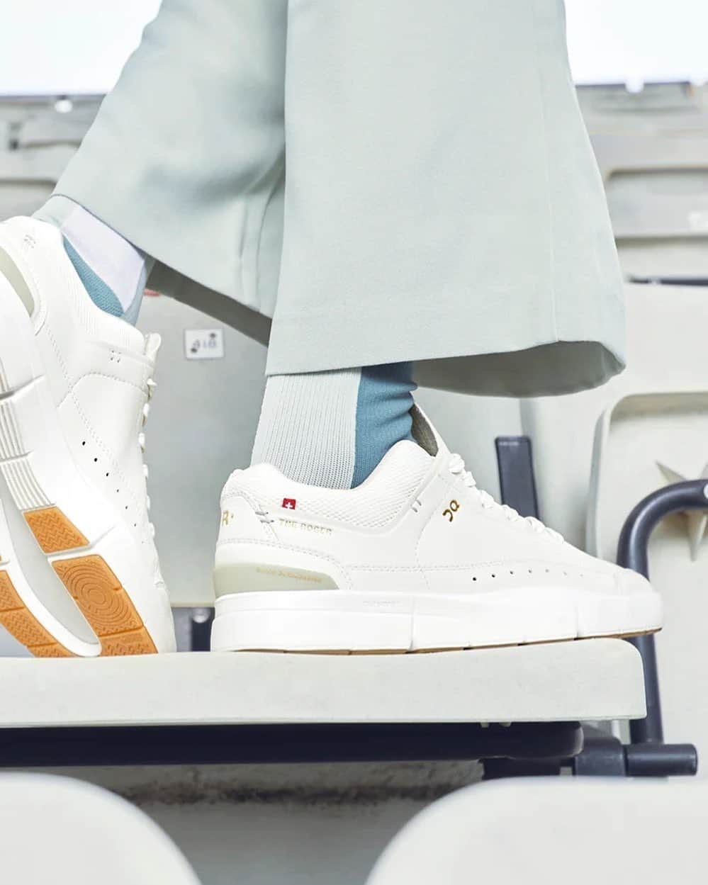 STYLERUNNERさんのインスタグラム写真 - (STYLERUNNERInstagram)「ON Running teamed up with Tennis legend Roger Federer to create a pair of shoes to wear on and off the court! 🎾 #stylerunner #sneaker #tennis #rodgerfederer」2月15日 13時12分 - stylerunner