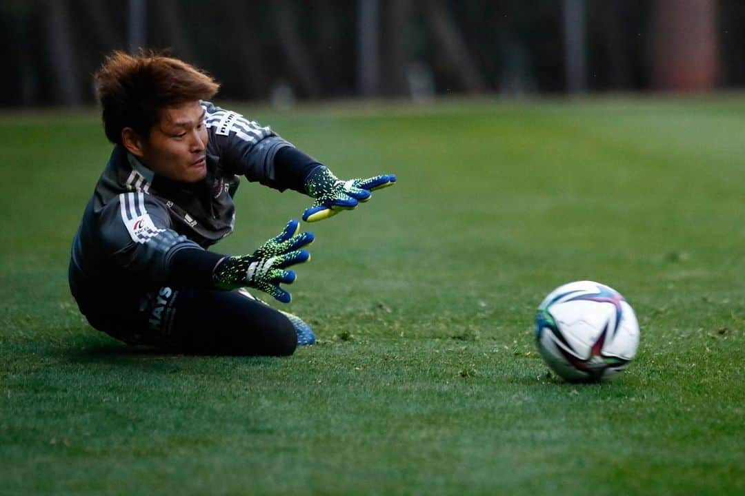 横浜F・マリノスさんのインスタグラム写真 - (横浜F・マリノスInstagram)「Nice save!  #fmarinos #keeper #goalkeeper #キーパー #ゴールキーパー」2月15日 13時31分 - yokohamaf.marinos