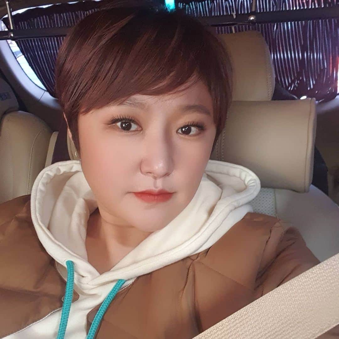 キム・ヒョンスクさんのインスタグラム写真 - (キム・ヒョンスクInstagram)「#서울#촬영전#간만메이크업」2月15日 13時33分 - terrorgirl12