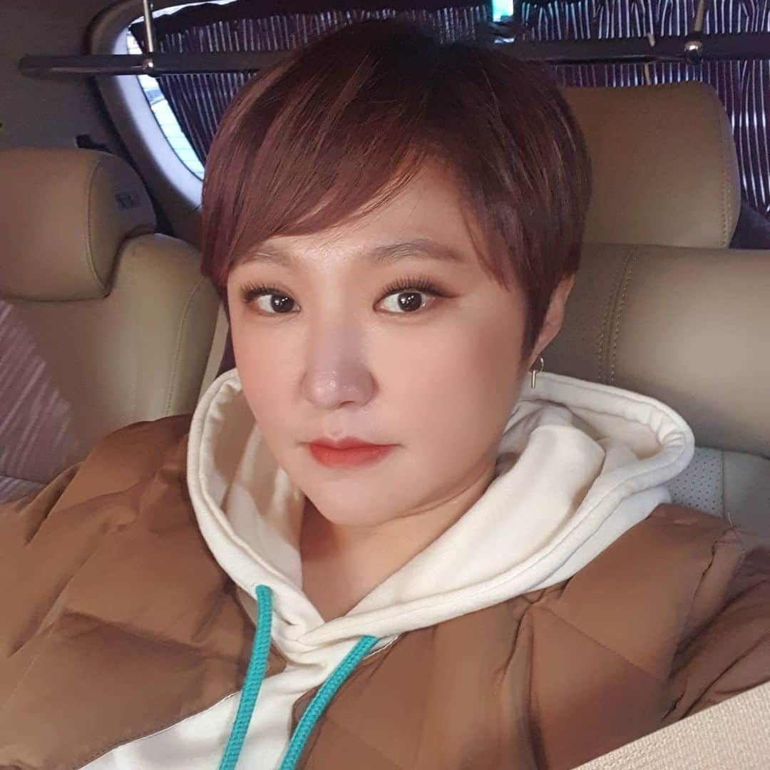 キム・ヒョンスクさんのインスタグラム写真 - (キム・ヒョンスクInstagram)「#서울#촬영전#간만메이크업」2月15日 13時33分 - terrorgirl12