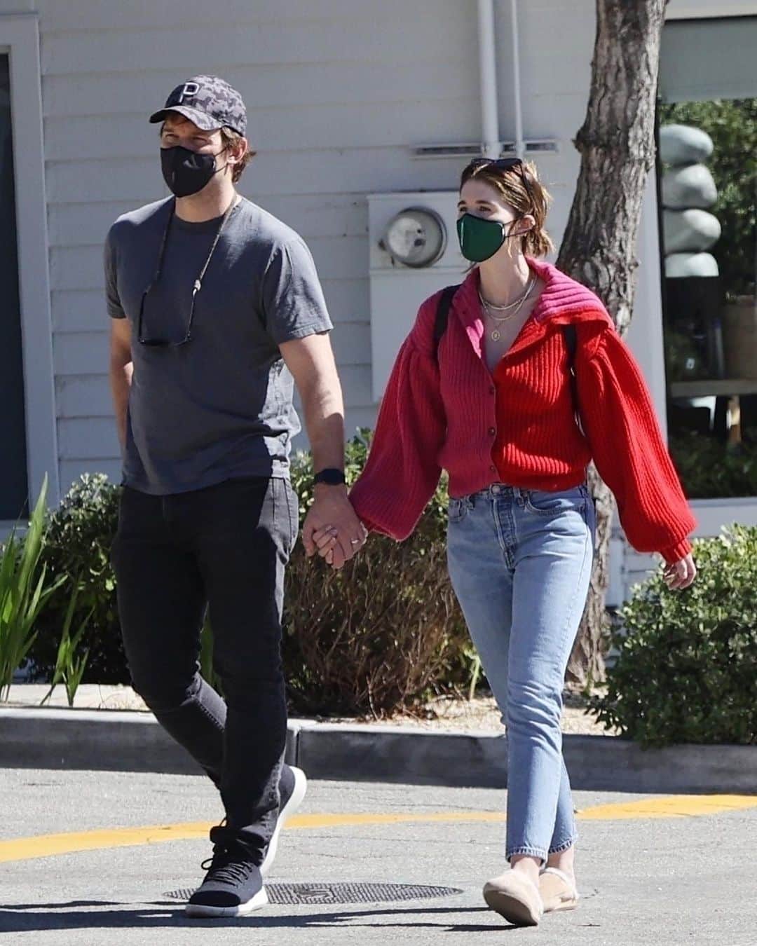 Just Jaredさんのインスタグラム写真 - (Just JaredInstagram)「Chris Pratt (@prattprattpratt) flies back home from filming “Thor 4” in Australia to spend Valentine’s Day with wife @katherineschwarzenegger! #ChrisPratt #KatherineSchwarzenegger Photos: Backgrid」2月15日 13時45分 - justjared