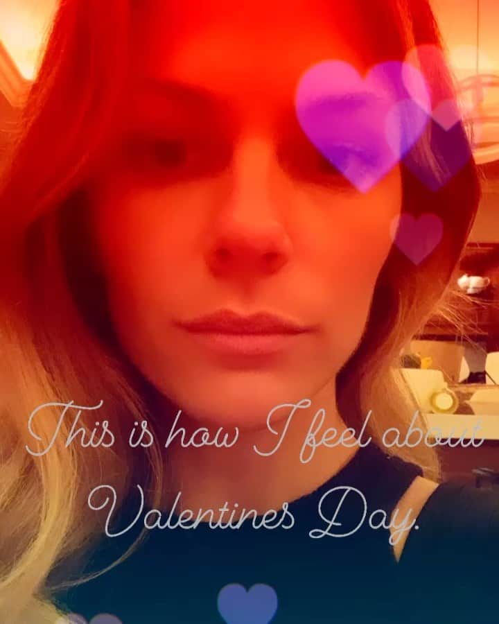 ブルックリン・デッカーのインスタグラム：「I LOVE your love, but this is how we feel about this holiday.」