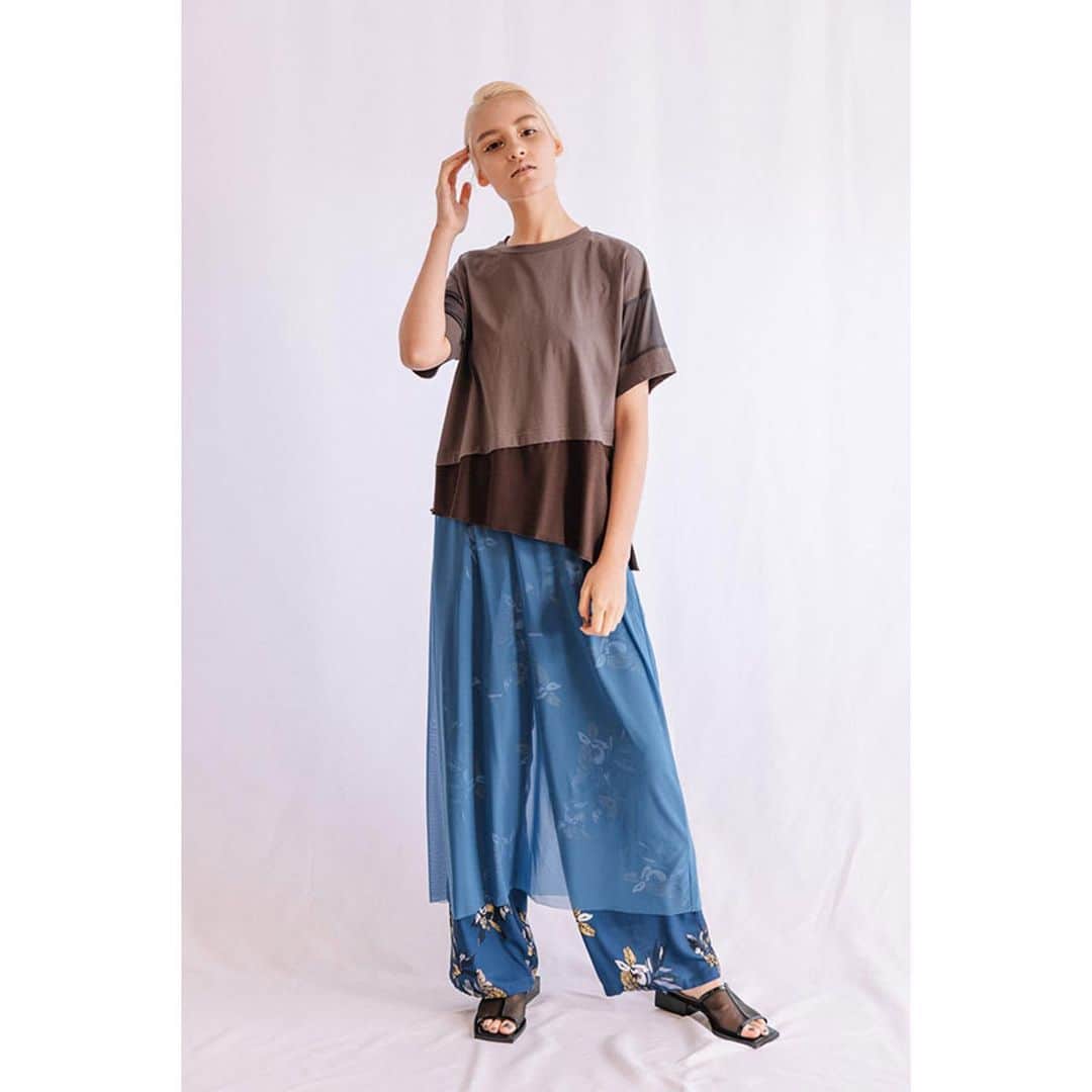 AULA AILAのインスタグラム：「【2021 HIGH SUMMER COLLECTION】  COMBINAISON CUT&SEW DRESS BLACK×BLACK/ KHAKI×KHAKI/ BROWN×BLUE SIZE:0 ￥18,000  ✔️OFFICIAL WEB STOREにて、先行予約会を開催中！ 期間中ご予約いただいたお客様に、ポイント20倍をプレゼントいたします。  是非ご覧くださいませ。」