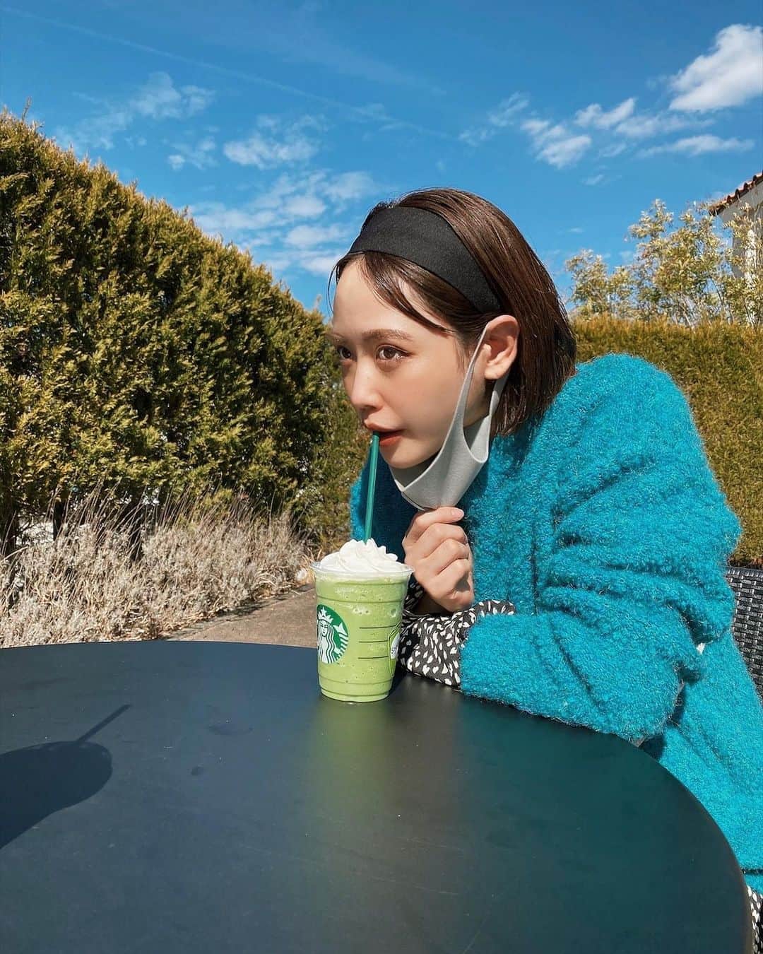 三方美穂さんのインスタグラム写真 - (三方美穂Instagram)「うんみゃ💚 たまーにしか飲まないから より美味し🤤 #スタバ #抹茶フラペチーノ #デート #青空 #テラス #デート」2月15日 14時42分 - mihomikata