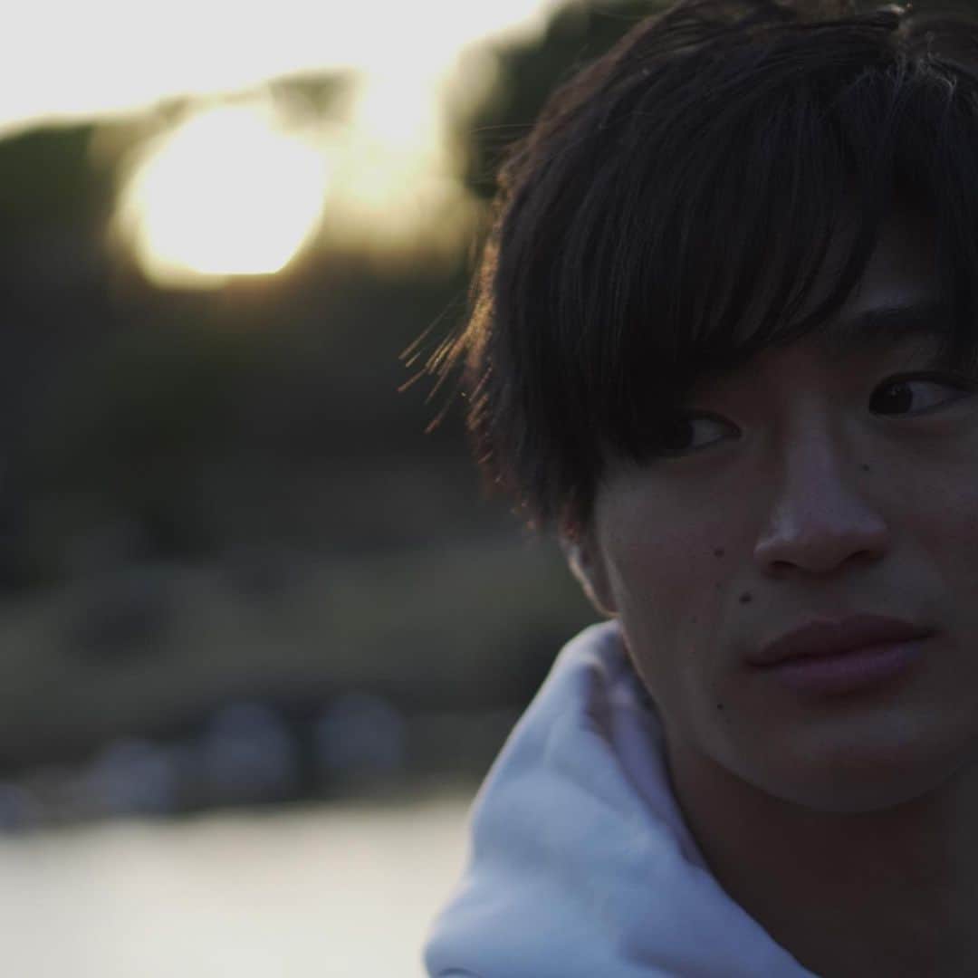 のインスタグラム：「泰新君誕生日おめでとう🎊 僕たちのリーダー。  キリッとした目。  #マジプリ #平野泰新」
