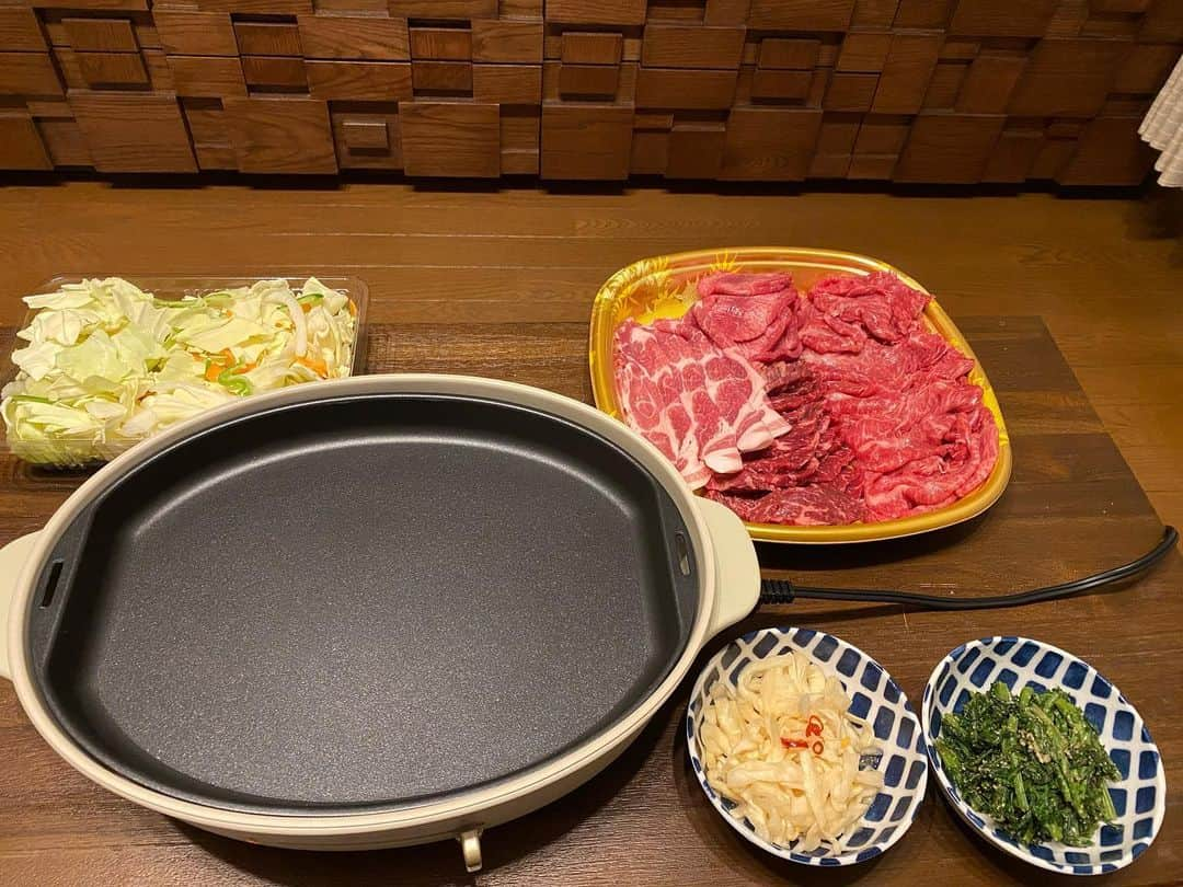 山崎ケイさんのインスタグラム写真 - (山崎ケイInstagram)「焼肉 春菊の胡麻和えの残り 切り干し大根のつけもの  #昨日は何もつくってない #切り干し大根のは宮崎のアンテナショップで買った #アンテナショップ大好き  #献立」2月15日 14時49分 - kei_yamazaki_aisekistart