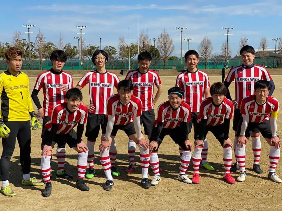 小川直毅さんのインスタグラム写真 - (小川直毅Instagram)「. ＂FC SONHO川西＂ オーナー兼監督兼選手でサッカーやってます！ 地元、兵庫県川西市にはこんな素晴らしいスポーツクラブがあるねんでと街中の人に知ってもらい、皆んなに応援してもらえるような、エンターテイメントなチームにしたいなと思ってます！ 素晴らしいサポーター、サッカースクールの生徒達には感謝しかありません！ 今後ともFC SONHO川西を宜しくお願い致します🙇‍♂️ 『天皇杯出るぞー！』 #fcsonho川西 #川西市 #猪名川町 #スポーツチーム #Naokifriend #95年 #地域創生」2月15日 15時07分 - naoki.ogawa