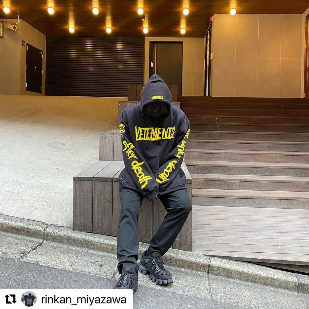 RINKAN渋谷店さんのインスタグラム写真 - (RINKAN渋谷店Instagram)「【STAFF STYLING】 @rinkan_miyazawa   tops #vetements shoes #prada necklace #tiffany」2月15日 15時03分 - rinkan_shibuya