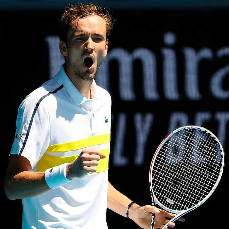 ダニール・メドベージェフのインスタグラム：「Quarterfinals💪🏼🔜 #AO2021 // Четвертьфинал 💪🏼🔜 #АО2021」