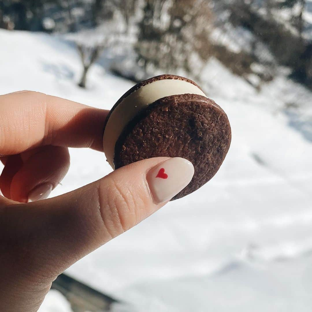 クリスティン・ウェイのインスタグラム：「Happy Valentine’s Day #valentineday #louangetokyo #chocolate #chocolatecake #cwtravel #photooftheday」